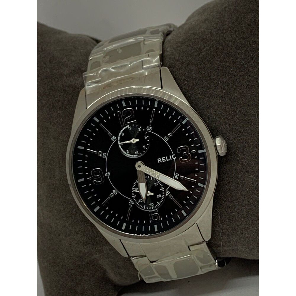 Relic ZR15746 Women's Silver Stainless Steel Analog Black Dial Quartz Watch W3